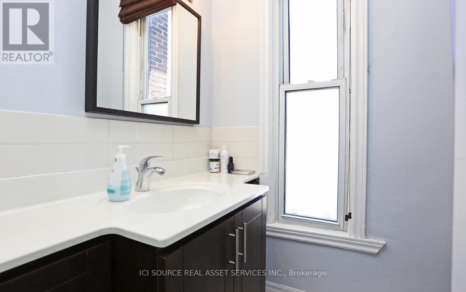 2 - 224 Jones Avenue, Toronto, Ontario  M4M 3A3 - Photo 6 - E12742600