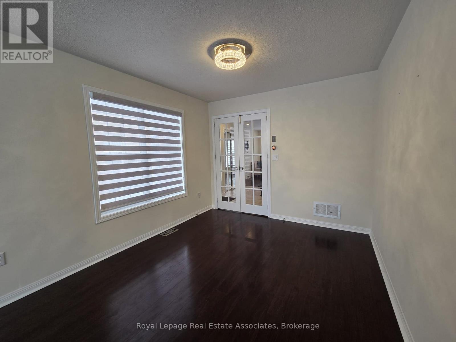 1546 Harwood Drive, Milton, Ontario  L9T 5K3 - Photo 11 - W12725296