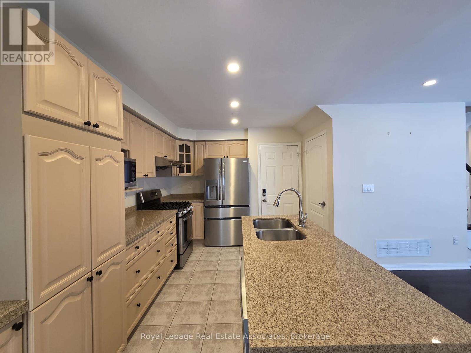 1546 Harwood Drive, Milton, Ontario  L9T 5K3 - Photo 13 - W12725296