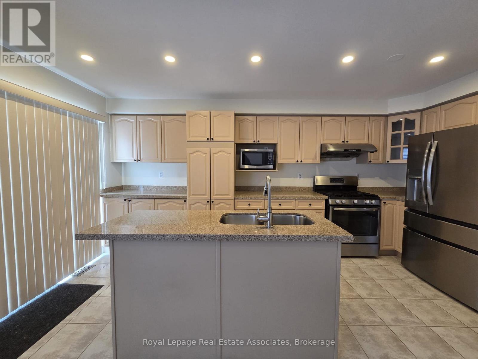 1546 Harwood Drive, Milton, Ontario  L9T 5K3 - Photo 15 - W12725296