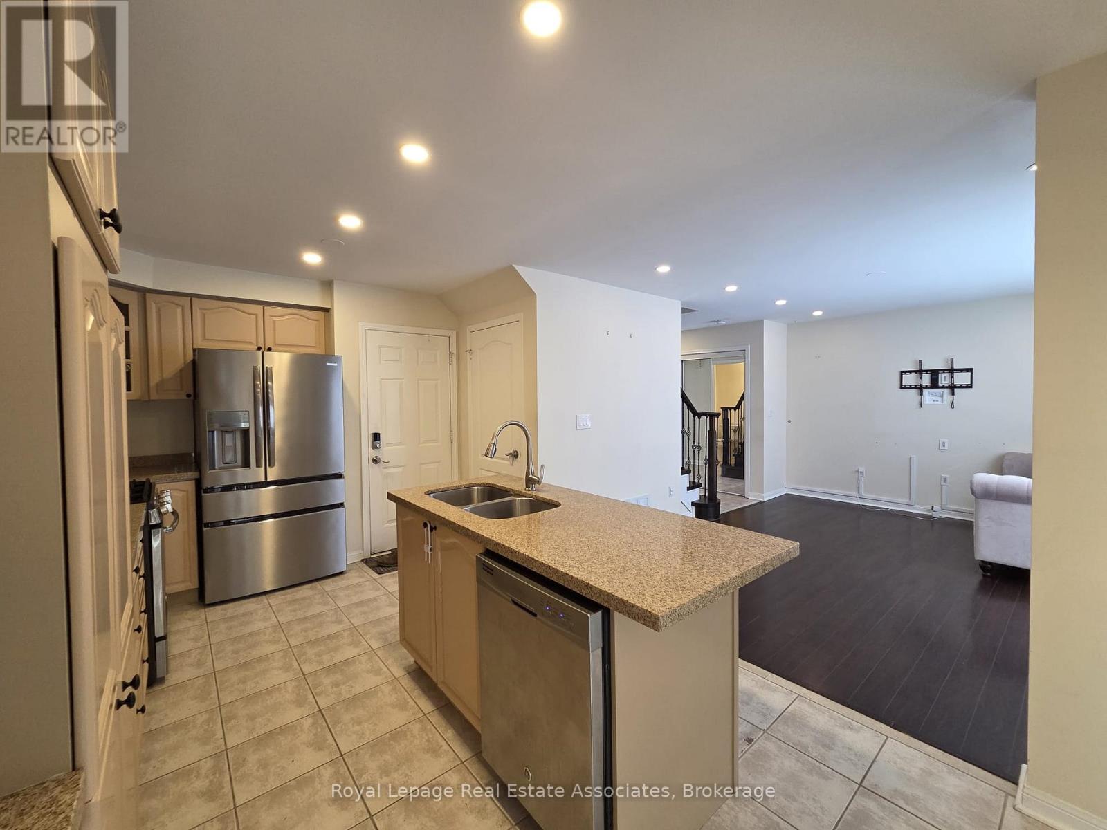 1546 Harwood Drive, Milton, Ontario  L9T 5K3 - Photo 14 - W12725296