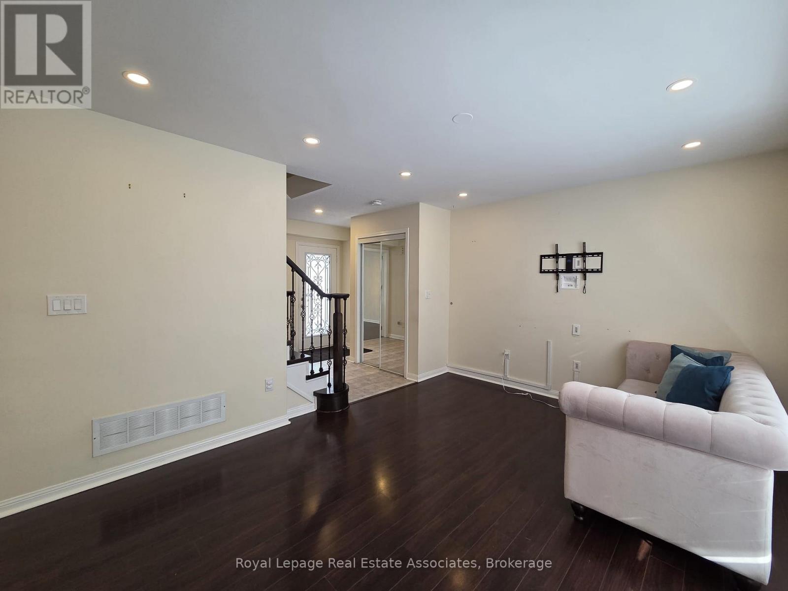 1546 Harwood Drive, Milton, Ontario  L9T 5K3 - Photo 16 - W12725296