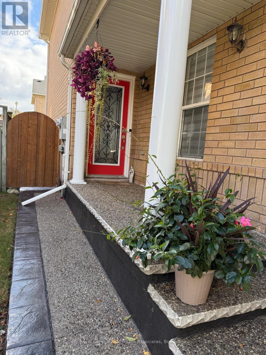 1546 Harwood Drive, Milton, Ontario  L9T 5K3 - Photo 4 - W12725296