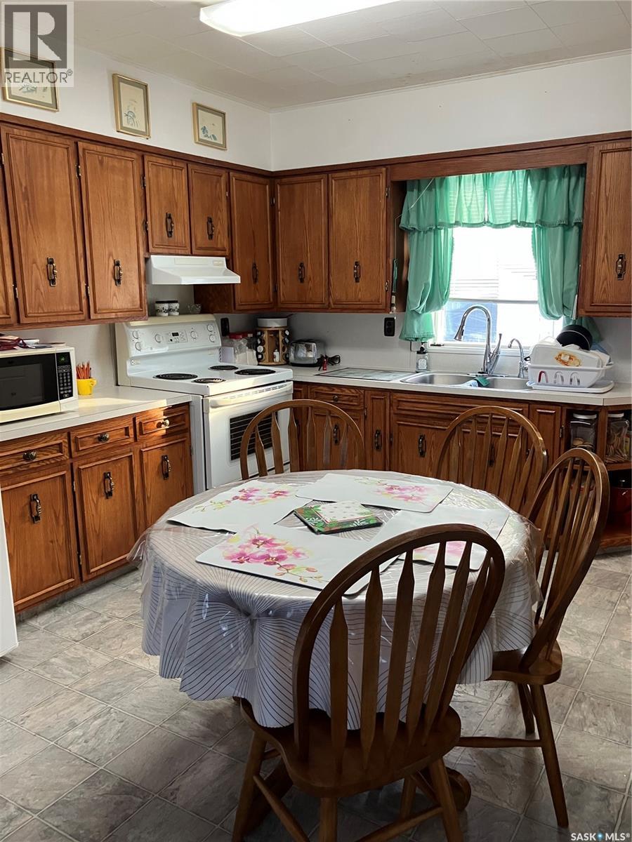 113 4th Avenue Sw, Ituna, Saskatchewan  S0A 1N0 - Photo 9 - SK020461