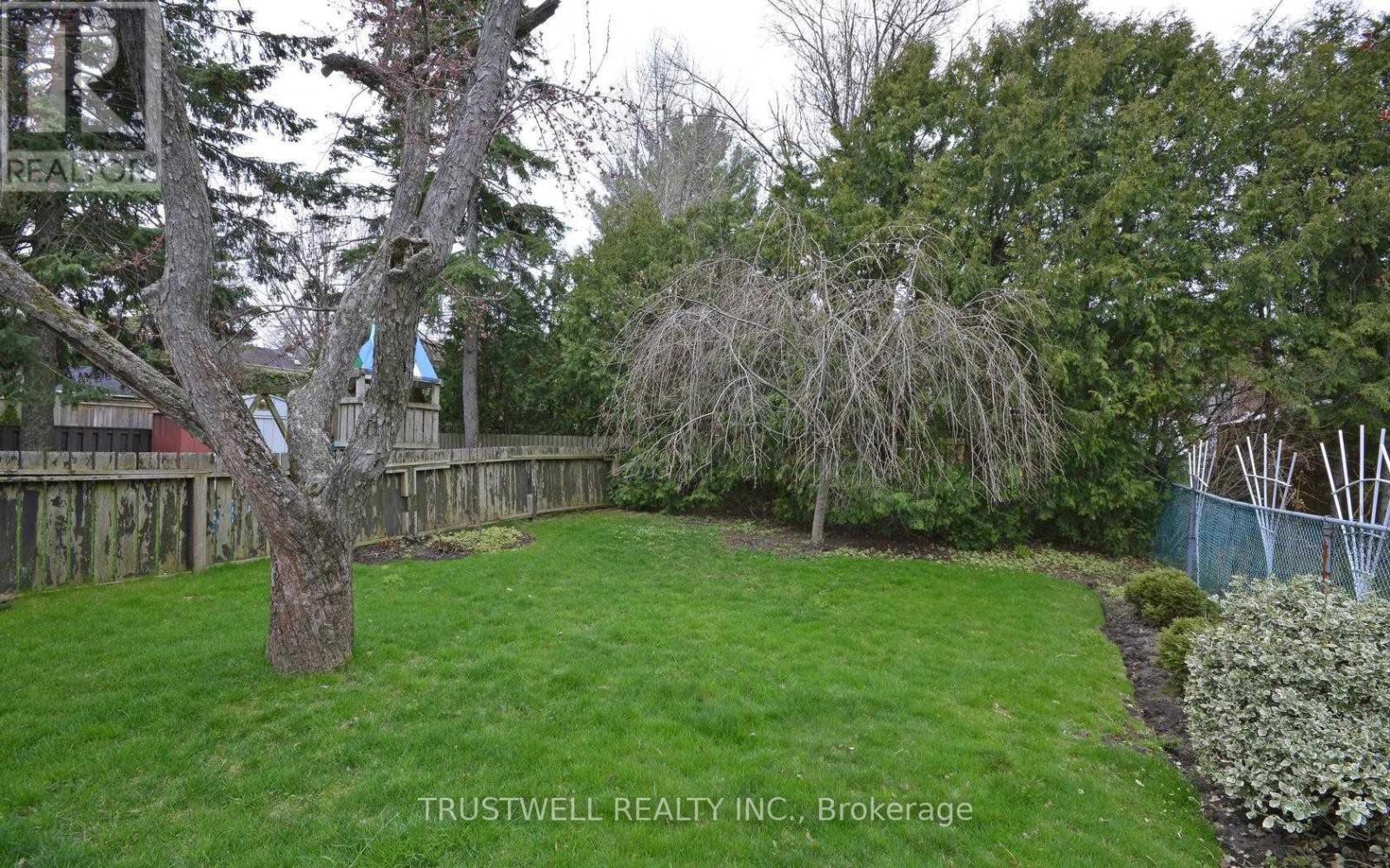 326 Rumsey Road, Toronto, Ontario  M4G 1R5 - Photo 18 - C12743100