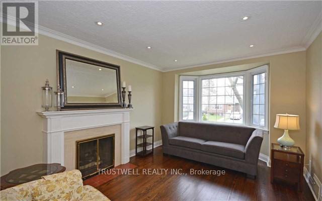 326 Rumsey Road, Toronto, Ontario  M4G 1R5 - Photo 2 - C12743100