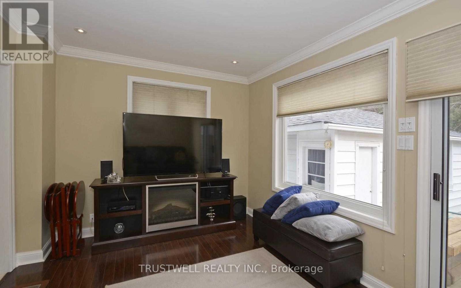 326 Rumsey Road, Toronto, Ontario  M4G 1R5 - Photo 7 - C12743100