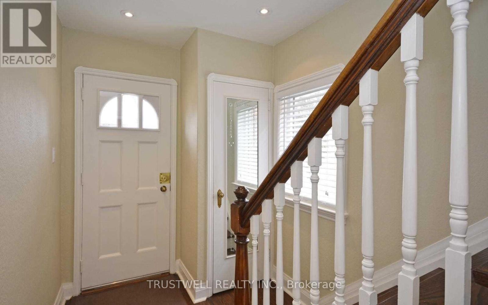 326 Rumsey Road, Toronto, Ontario  M4G 1R5 - Photo 9 - C12743100