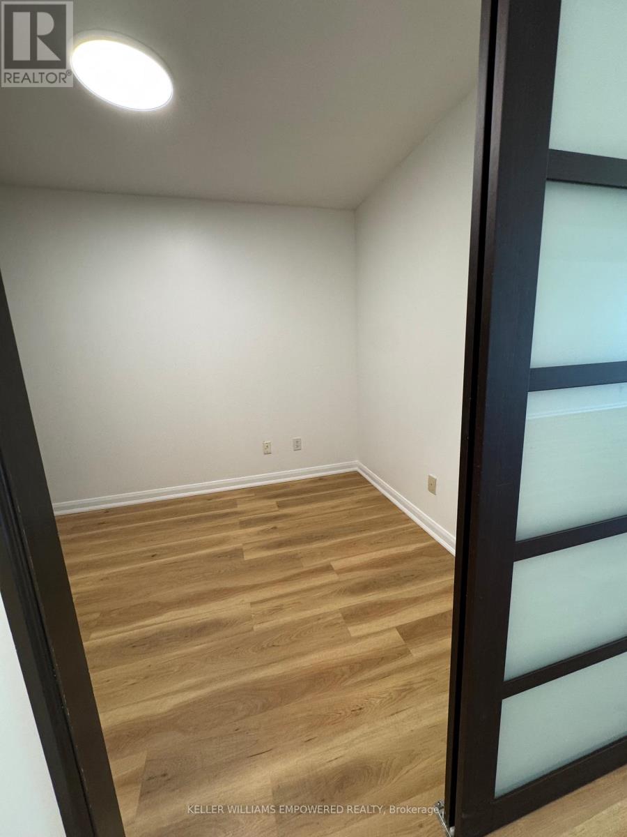 1708 - 111 Elizabeth Street, Toronto, Ontario  M5G 1P7 - Photo 17 - C12743102