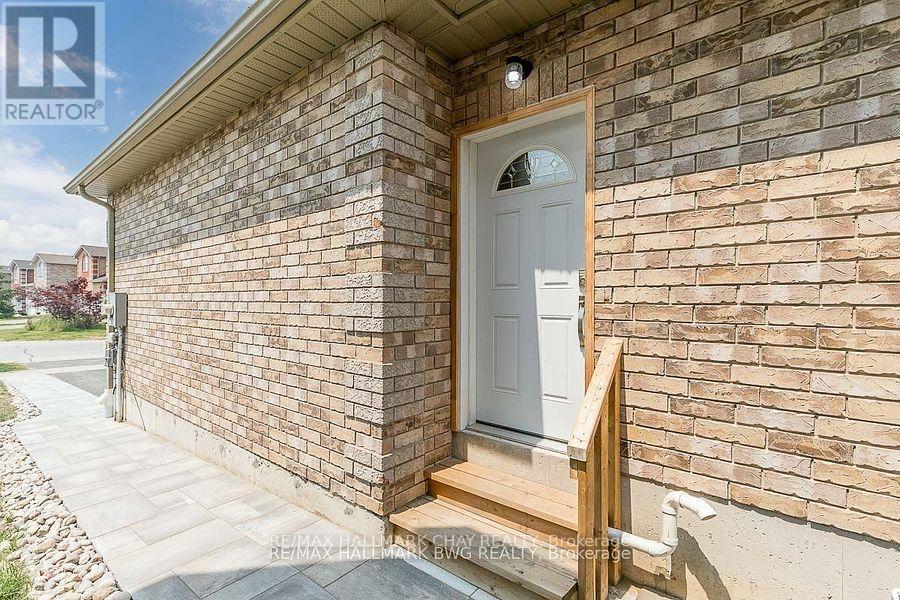 Lower - 13 Michelle Drive, Barrie, Ontario  L4N 5Y1 - Photo 2 - S12743028