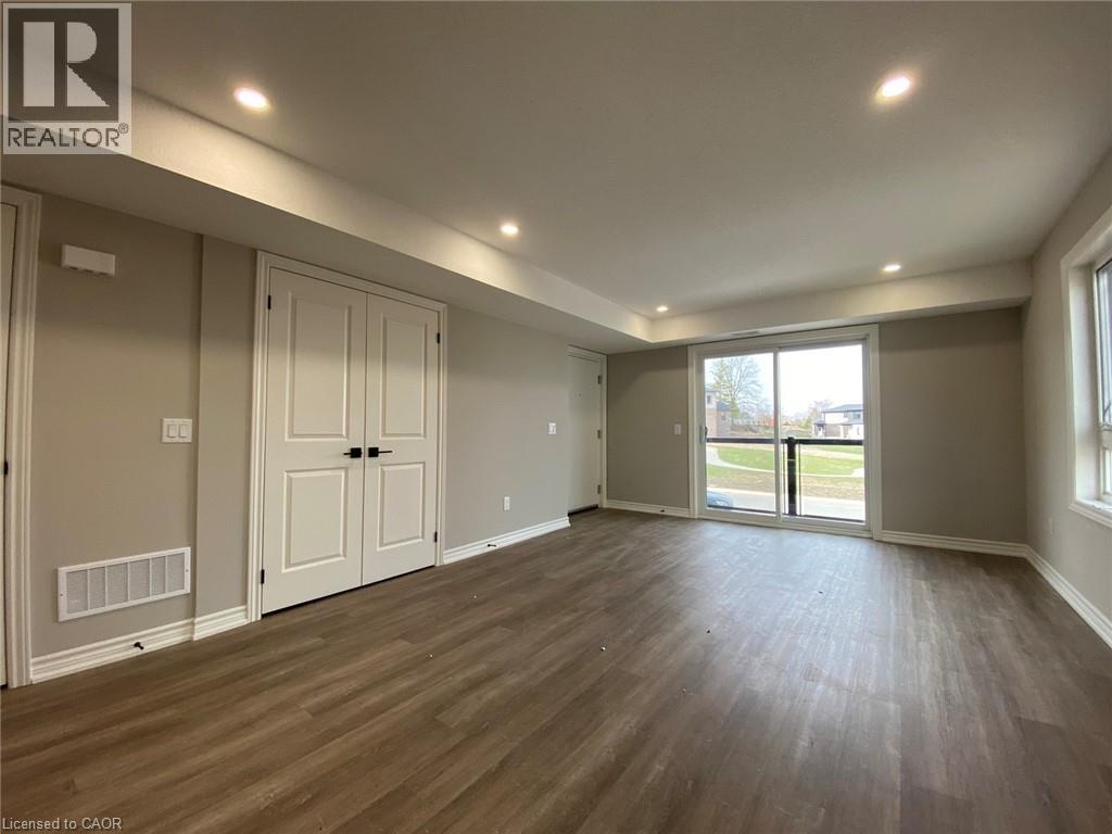 265 Chapel Hill Drive Unit# 39, Kitchener, Ontario  N2R 0S4 - Photo 2 - 40801715