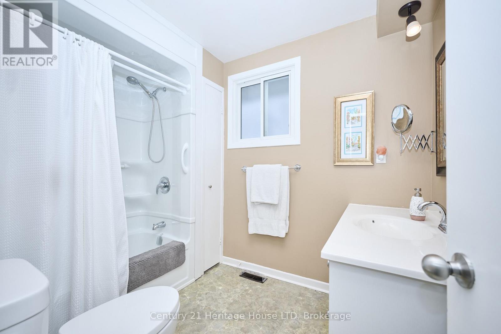 3112 Ussher Street, Niagara Falls, Ontario  L2G 6M2 - Photo 14 - X12666274