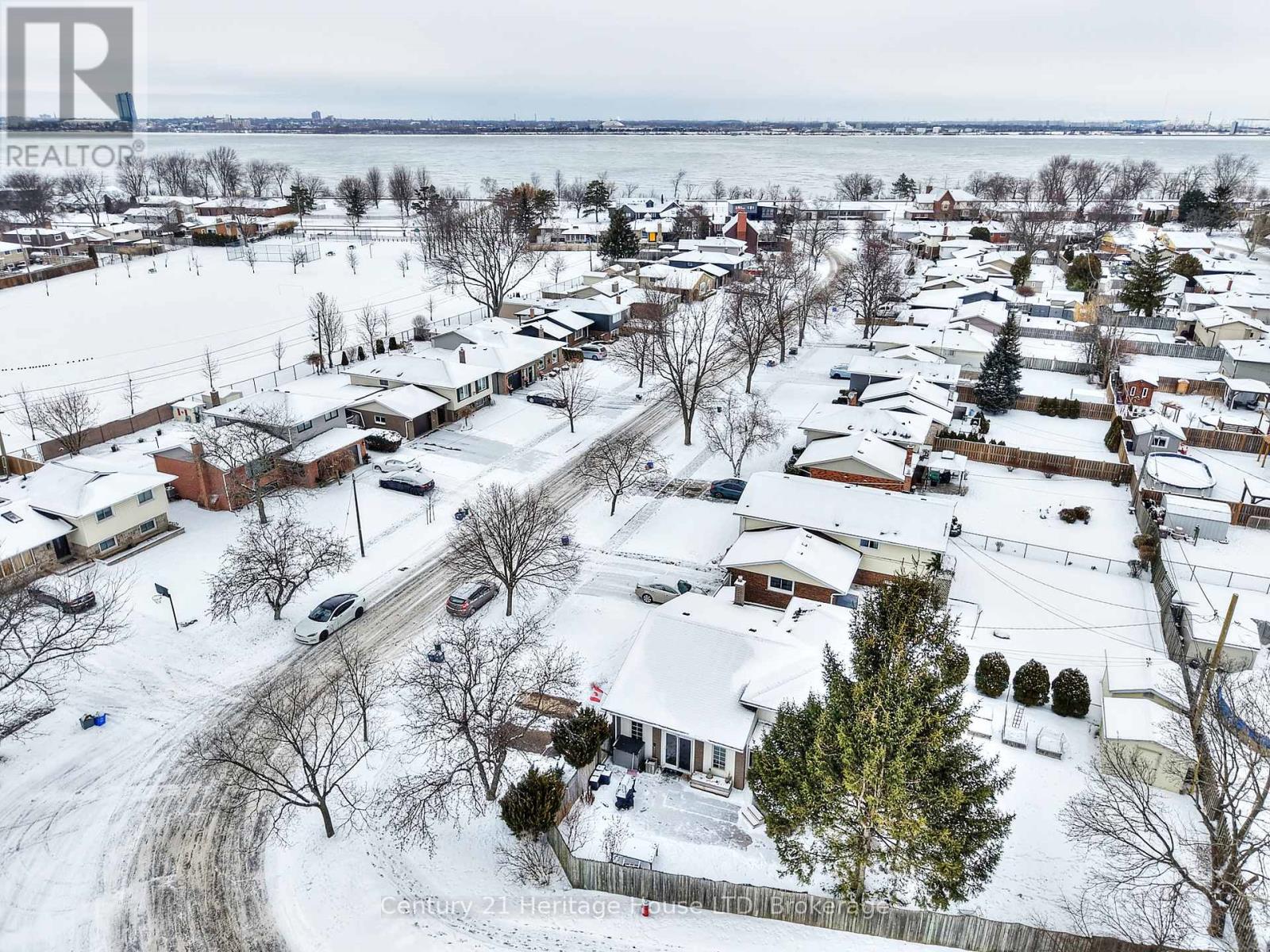 3112 Ussher Street, Niagara Falls, Ontario  L2G 6M2 - Photo 34 - X12666274