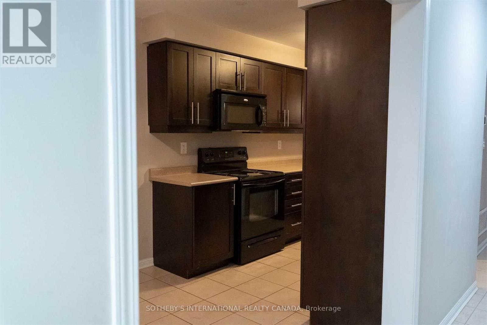 921 Raftis Crescent, Milton, Ontario  L9T 6Z2 - Photo 3 - W12742936