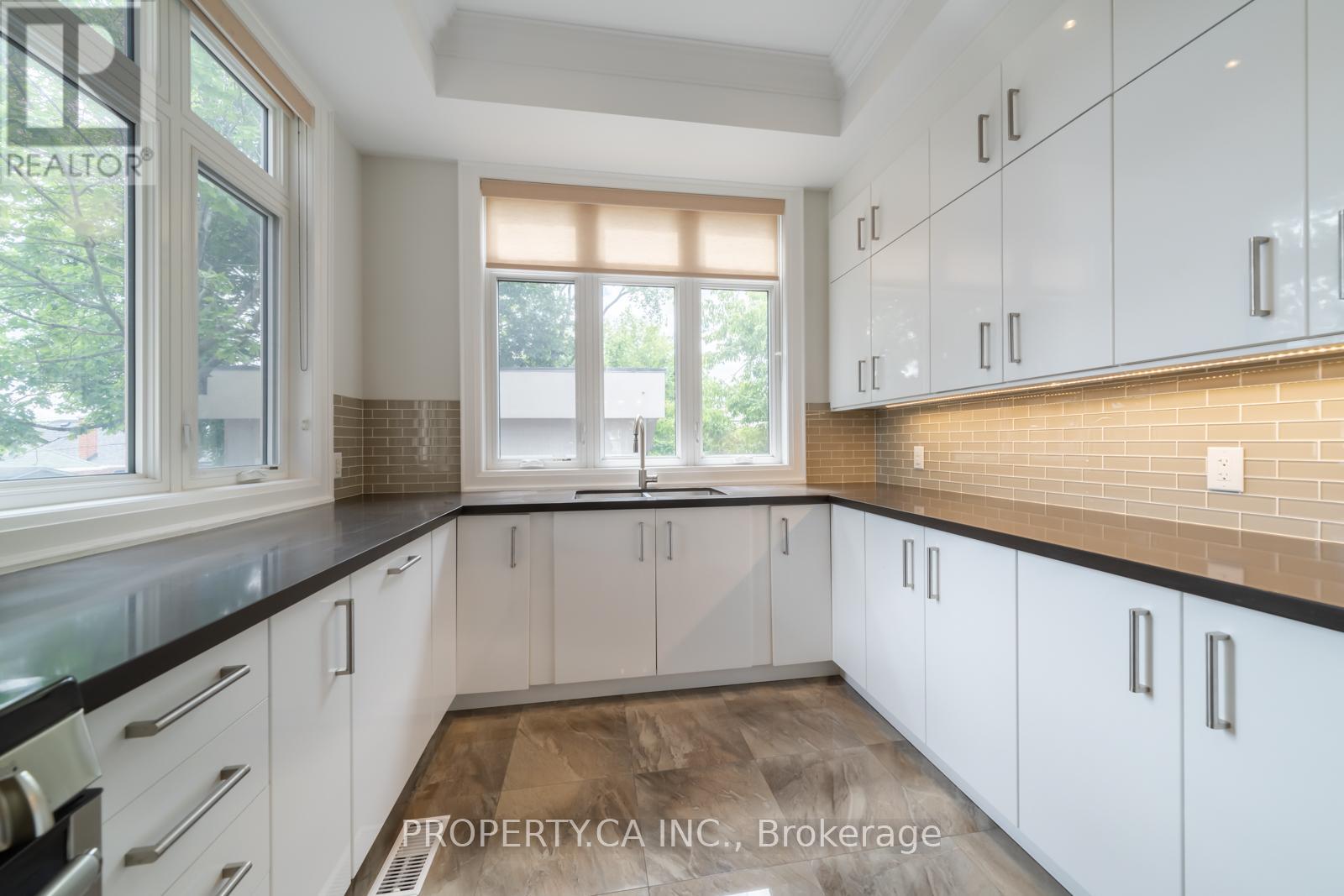 Main - 2 Alyward Street, Toronto, Ontario  M6M 3L2 - Photo 10 - W12742948