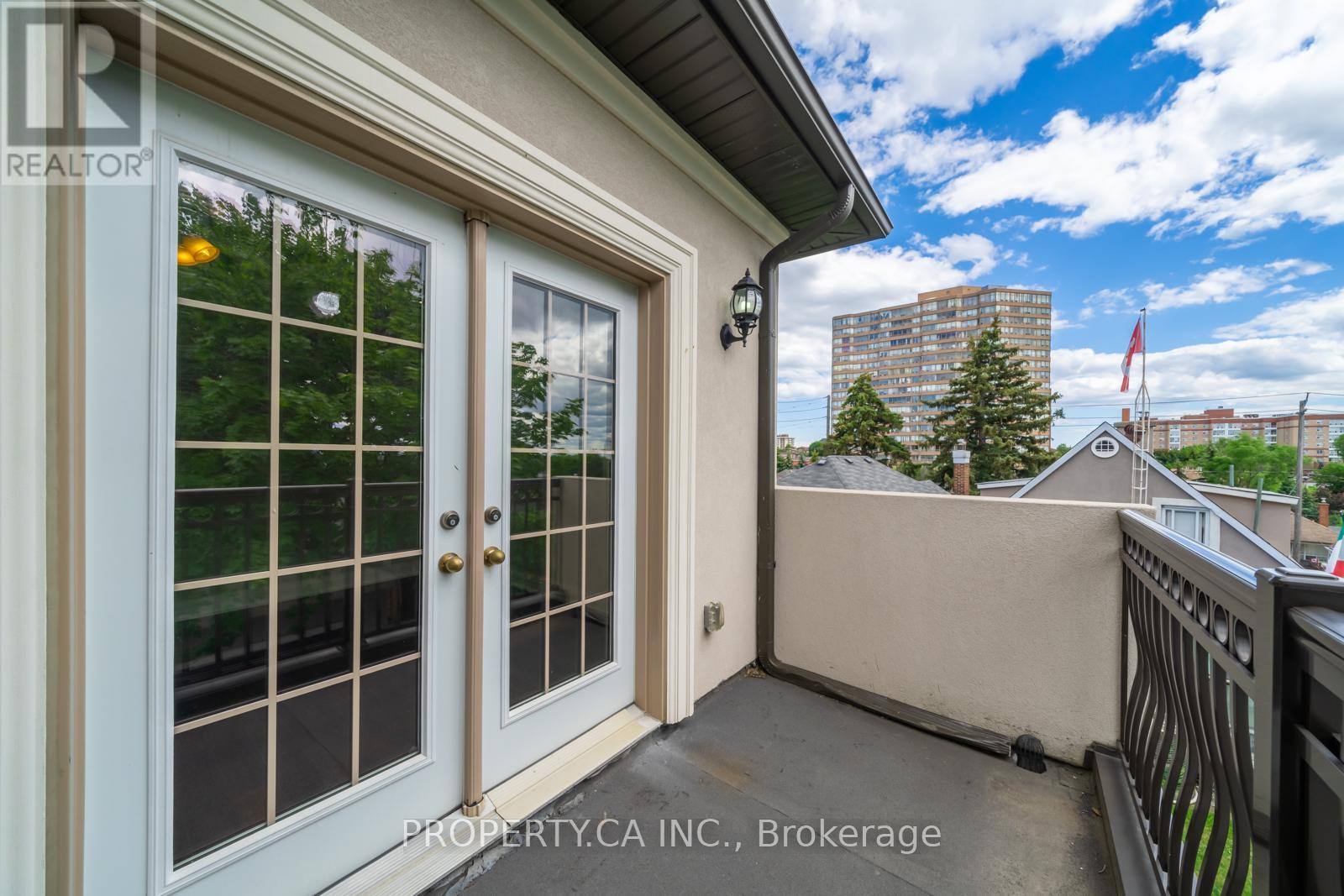 Main - 2 Alyward Street, Toronto, Ontario  M6M 3L2 - Photo 14 - W12742948