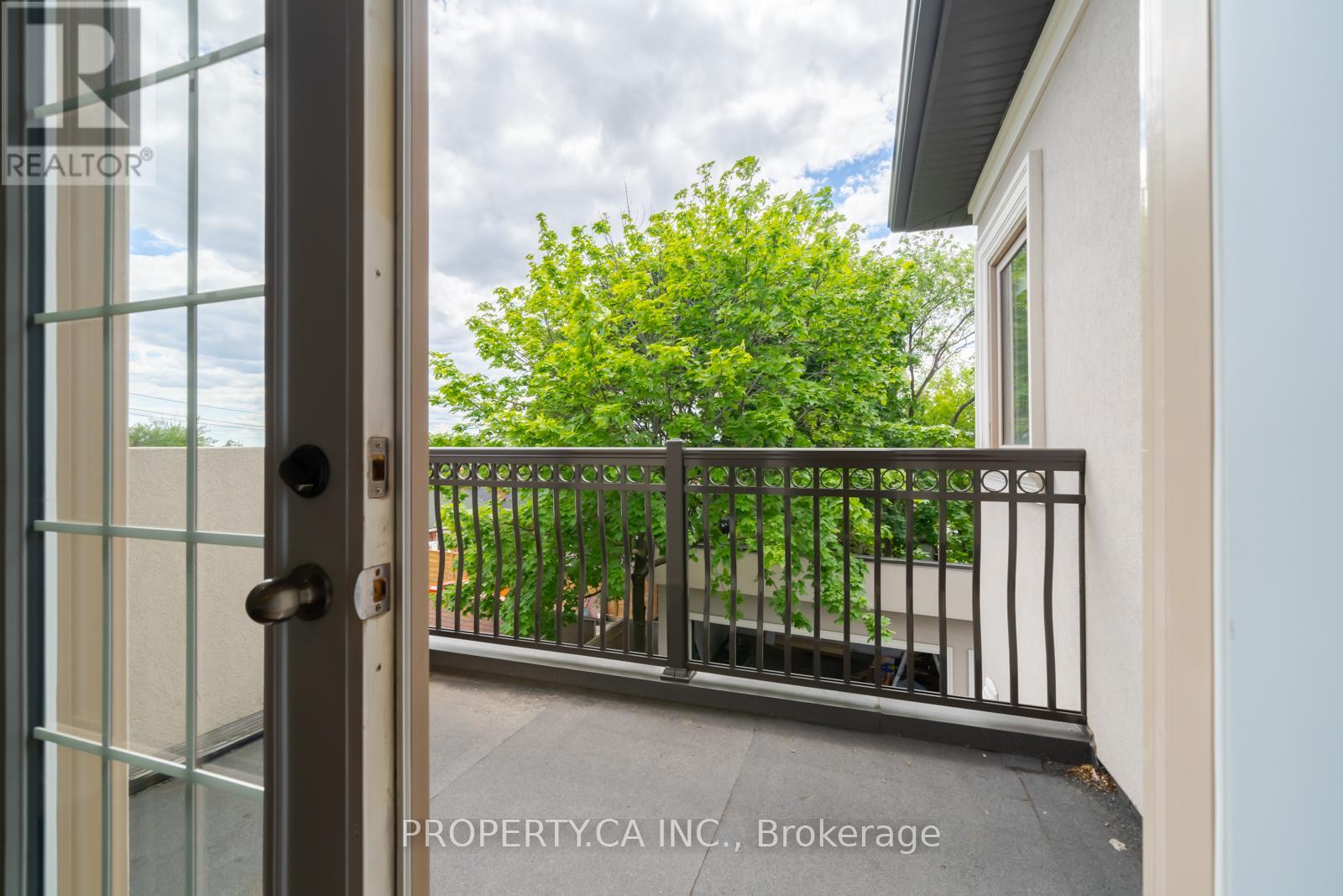 Main - 2 Alyward Street, Toronto, Ontario  M6M 3L2 - Photo 15 - W12742948