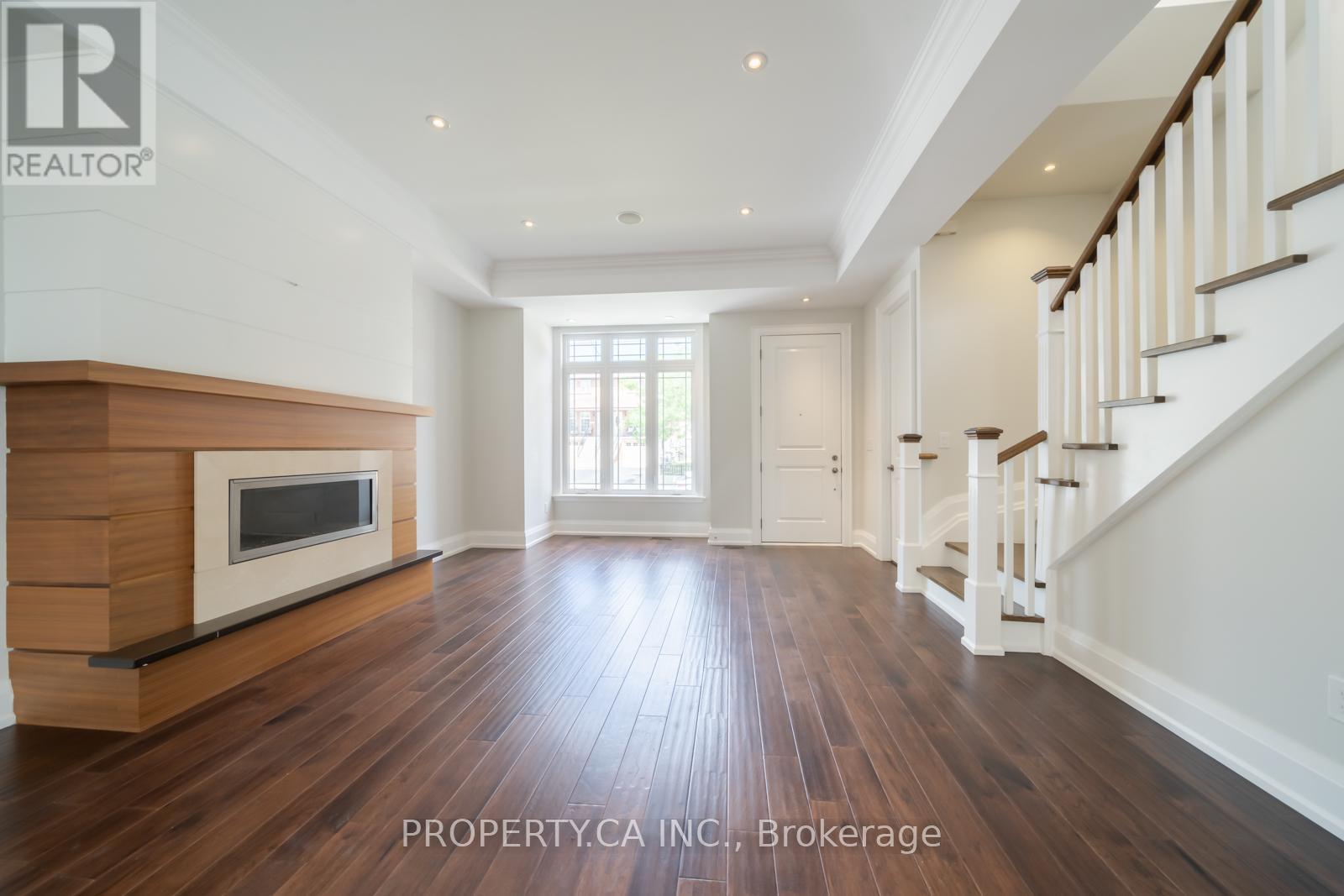 Main - 2 Alyward Street, Toronto, Ontario  M6M 3L2 - Photo 2 - W12742948