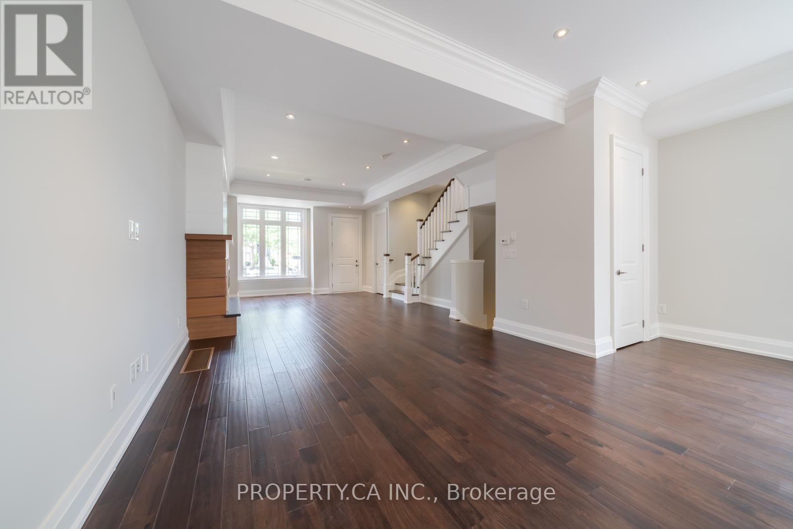 Main - 2 Alyward Street, Toronto, Ontario  M6M 3L2 - Photo 4 - W12742948