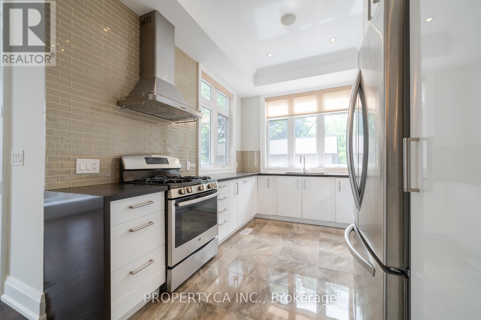 Main - 2 Alyward Street, Toronto, Ontario  M6M 3L2 - Photo 6 - W12742948