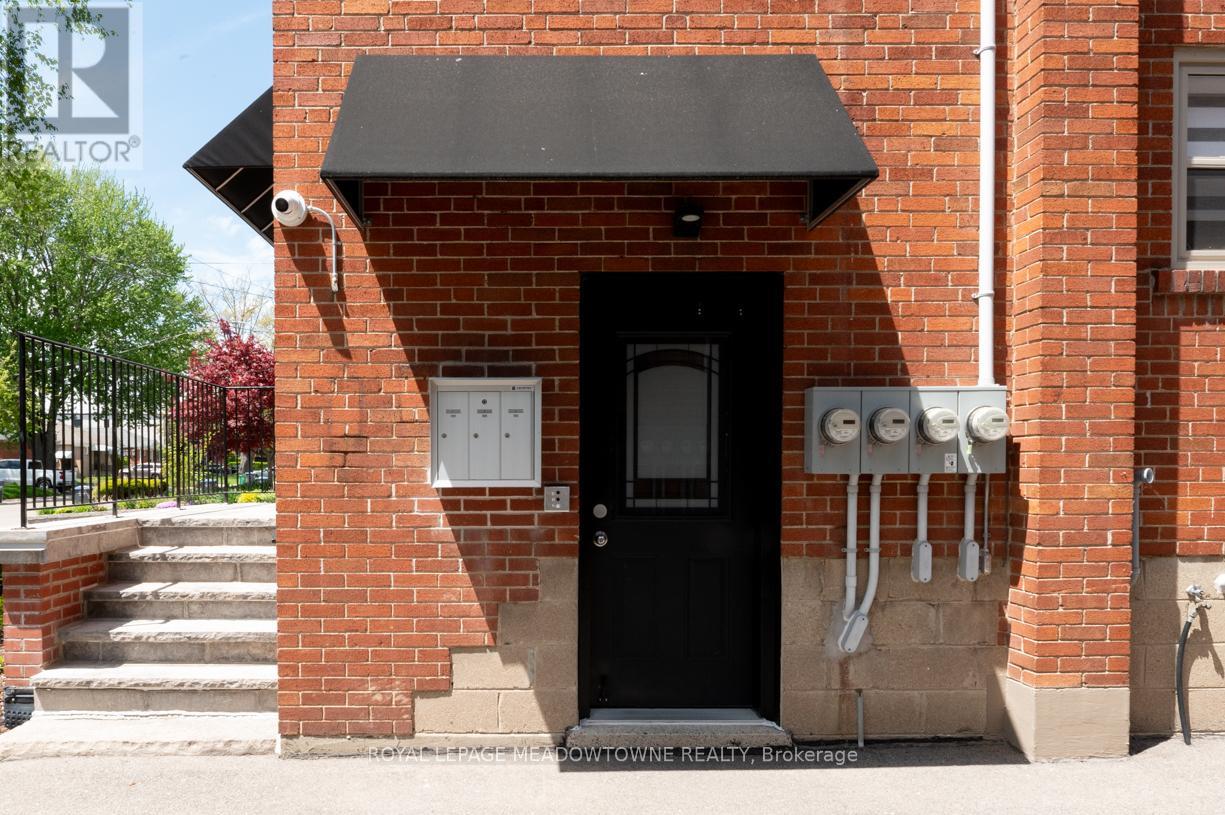 2 - 33 Broadview Avenue, Mississauga, Ontario  L5H 2S8 - Photo 3 - W12742994