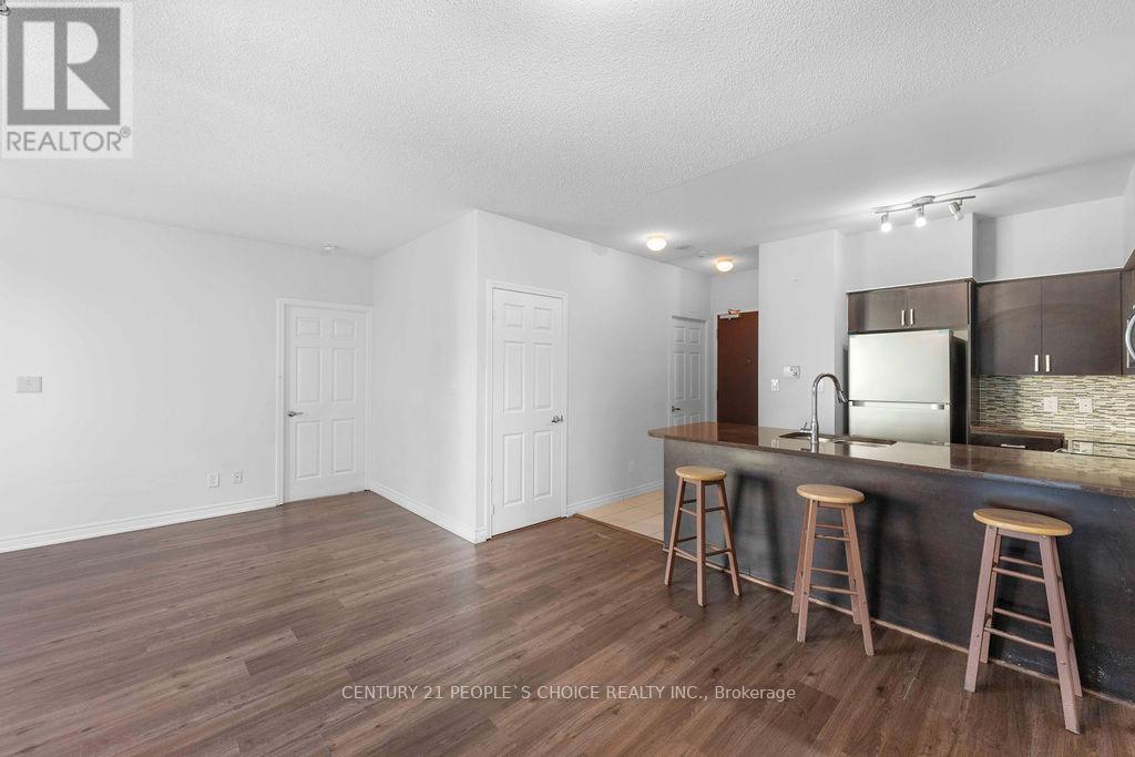 602 - 208 Enfield Place E, Mississauga, Ontario  L5B 0B8 - Photo 3 - W12743004