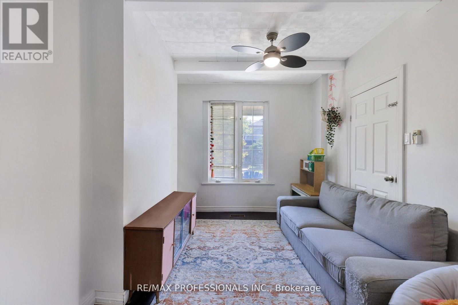 176 Symington Avenue, Toronto, Ontario  M6P 3W6 - Photo 10 - W12743038