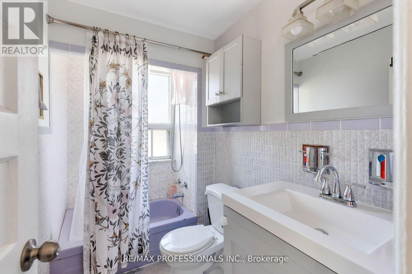 176 Symington Avenue, Toronto, Ontario  M6P 3W6 - Photo 18 - W12743038