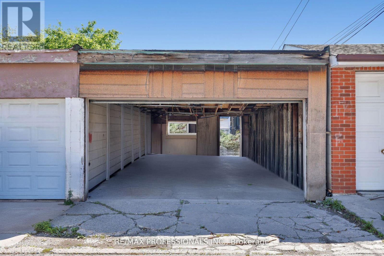 176 Symington Avenue, Toronto, Ontario  M6P 3W6 - Photo 9 - W12743038