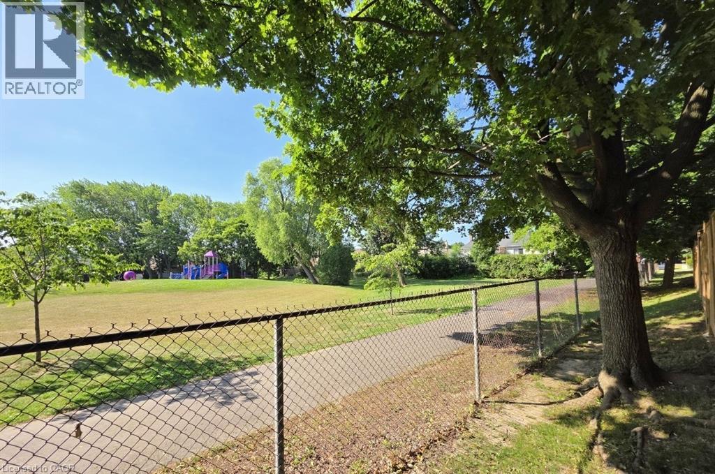 2185 Fairchild Boulevard Unit# 18, Burlington, Ontario  L7P 3P6 - Photo 3 - 40799963