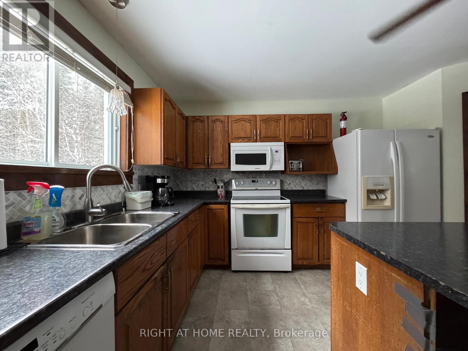 67 Bridgedale Crescent, Huntsville, Ontario  P0B 1L0 - Photo 8 - X12743080