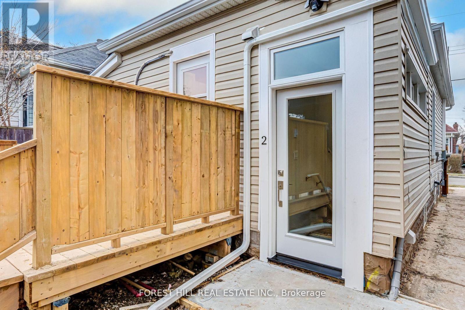 2 - 203 Weir Street N, Hamilton, Ontario  L8H 5G2 - Photo 2 - X12743082