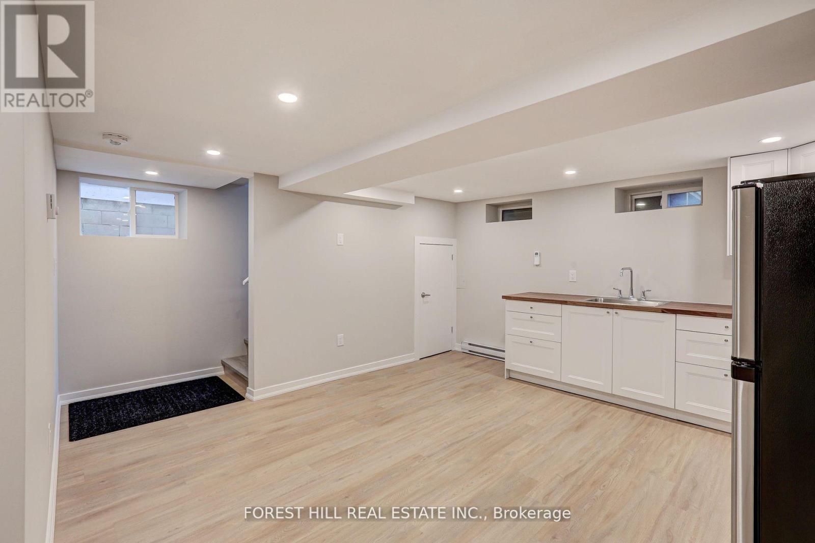 2 - 203 Weir Street N, Hamilton, Ontario  L8H 5G2 - Photo 5 - X12743082