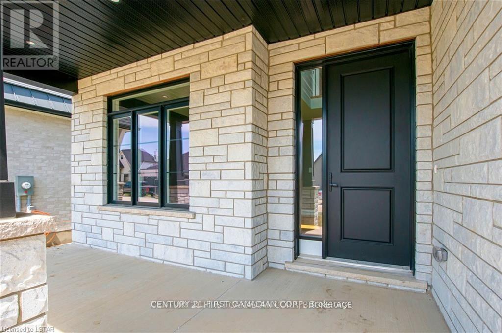 58 Aspen Circle, Thames Centre, Ontario  N0M 2P0 - Photo 2 - X12743198