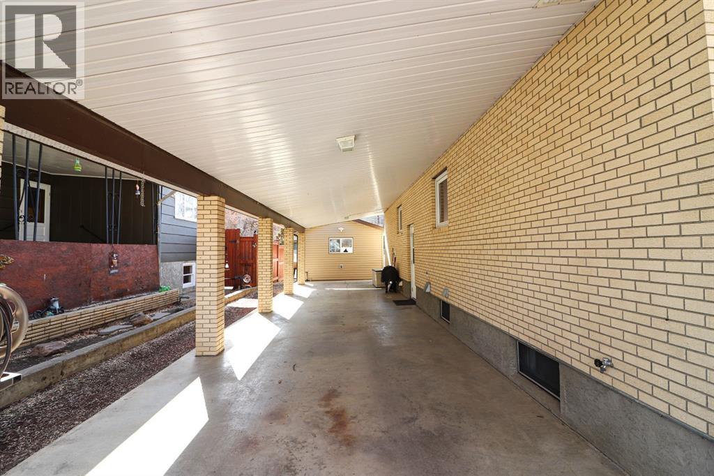 211 3 Street Ne, Medicine Hat, Alberta  T1A 5M4 - Photo 4 - A2277992