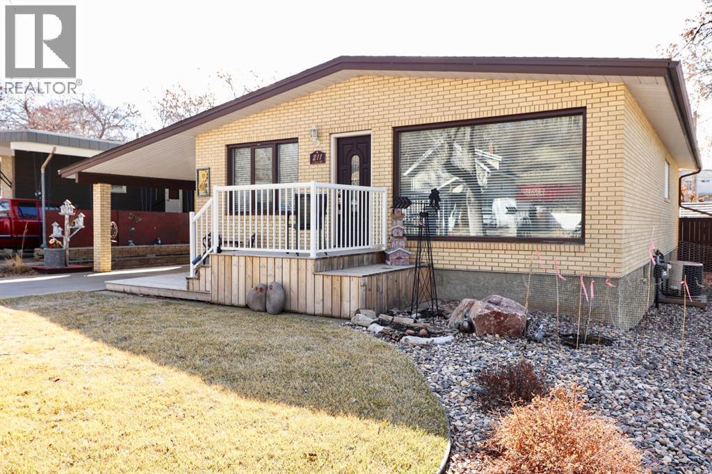 211 3 Street Ne, Medicine Hat, Alberta  T1A 5M4 - Photo 2 - A2277992