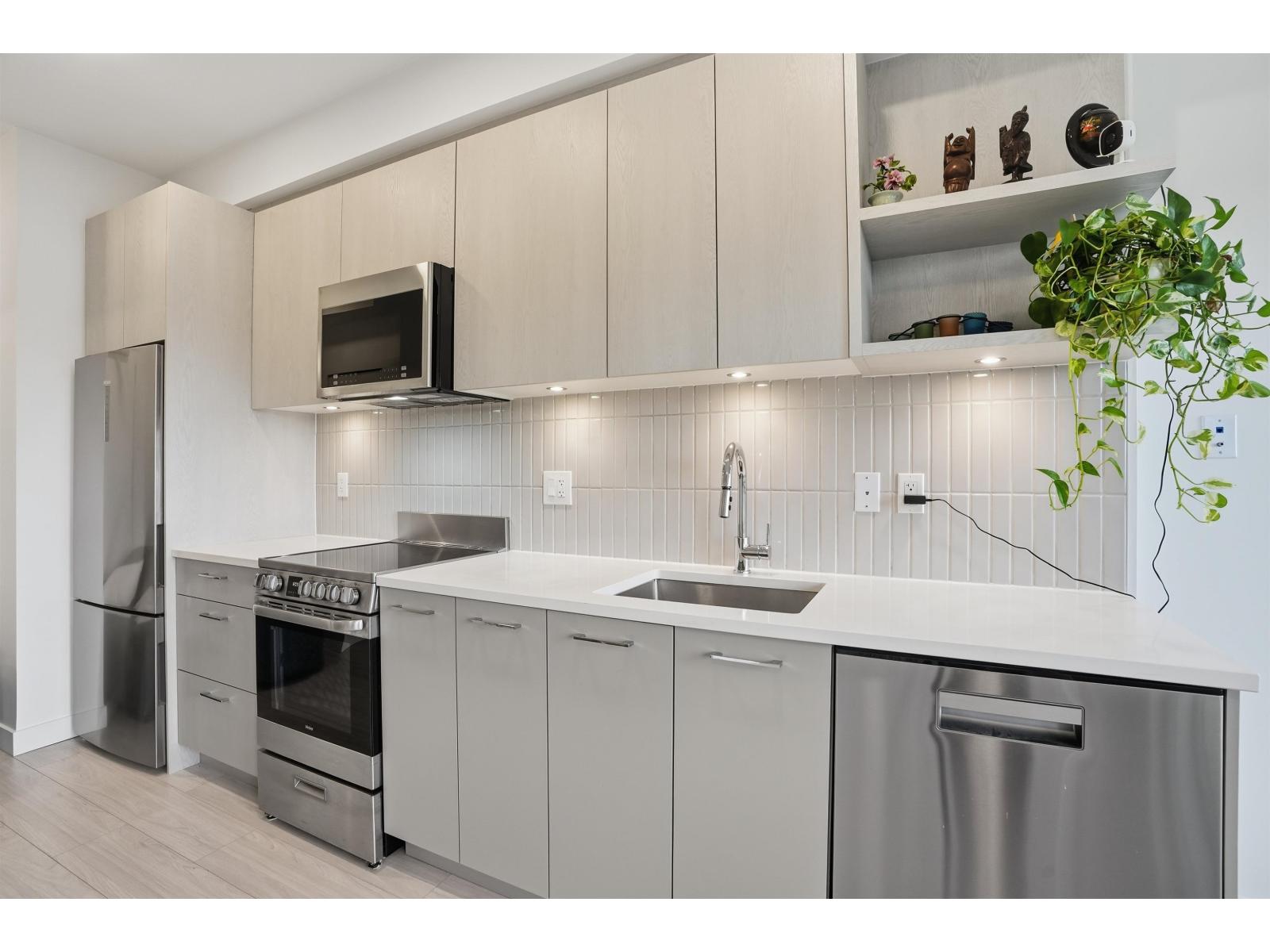 604 10777 138 Street, Surrey, British Columbia  V3T 0T5 - Photo 3 - R3084084