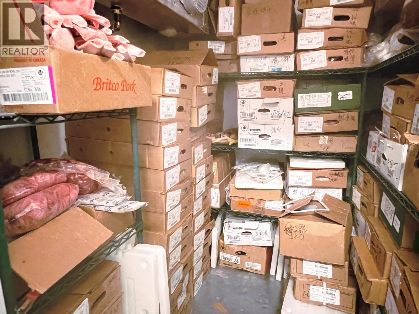 Listing Picture 9 of 14 : 130 8211 WESTMINSTER HIGHWAY, Richmond / 烈治文 - 魯藝地產 Yvonne Lu Group - MLS Medallion Club Member