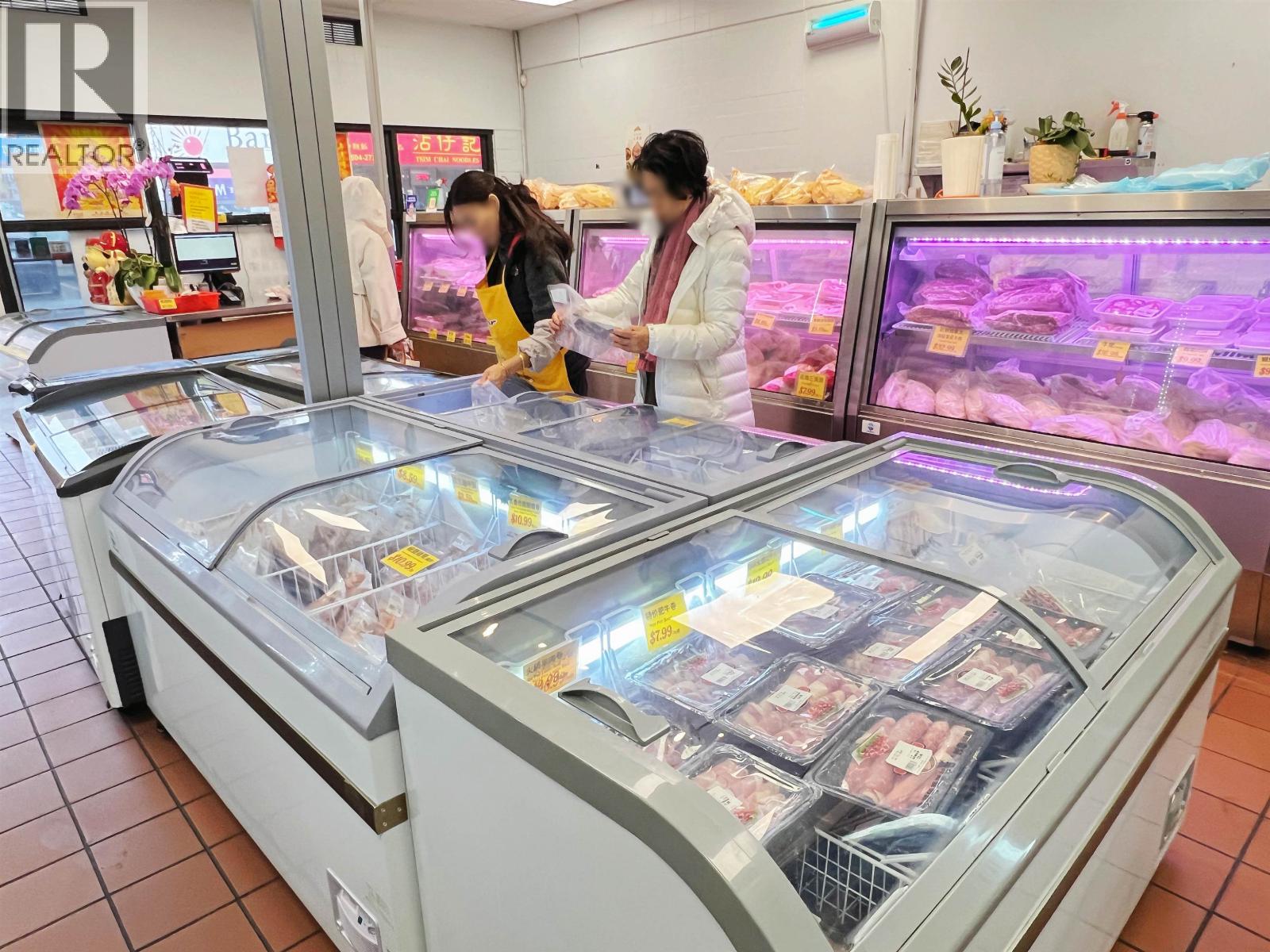 Listing Picture 4 of 14 : 130 8211 WESTMINSTER HIGHWAY, Richmond / 烈治文 - 魯藝地產 Yvonne Lu Group - MLS Medallion Club Member