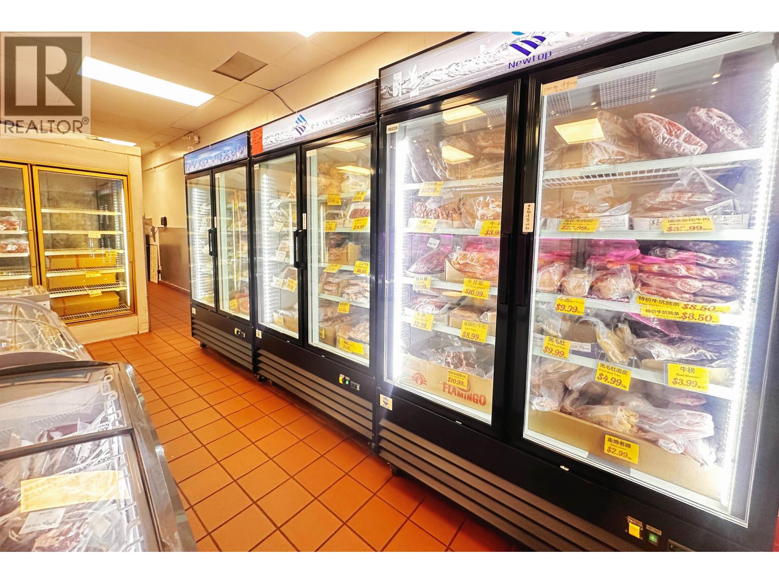 Listing Picture 5 of 14 : 130 8211 WESTMINSTER HIGHWAY, Richmond / 烈治文 - 魯藝地產 Yvonne Lu Group - MLS Medallion Club Member