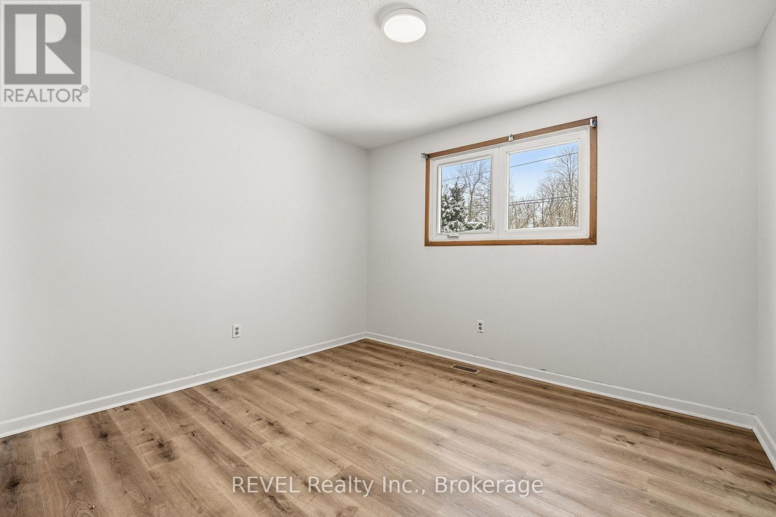 1154 Tenth Street, Fort Erie, Ontario  L2A 6B1 - Photo 12 - X12743184