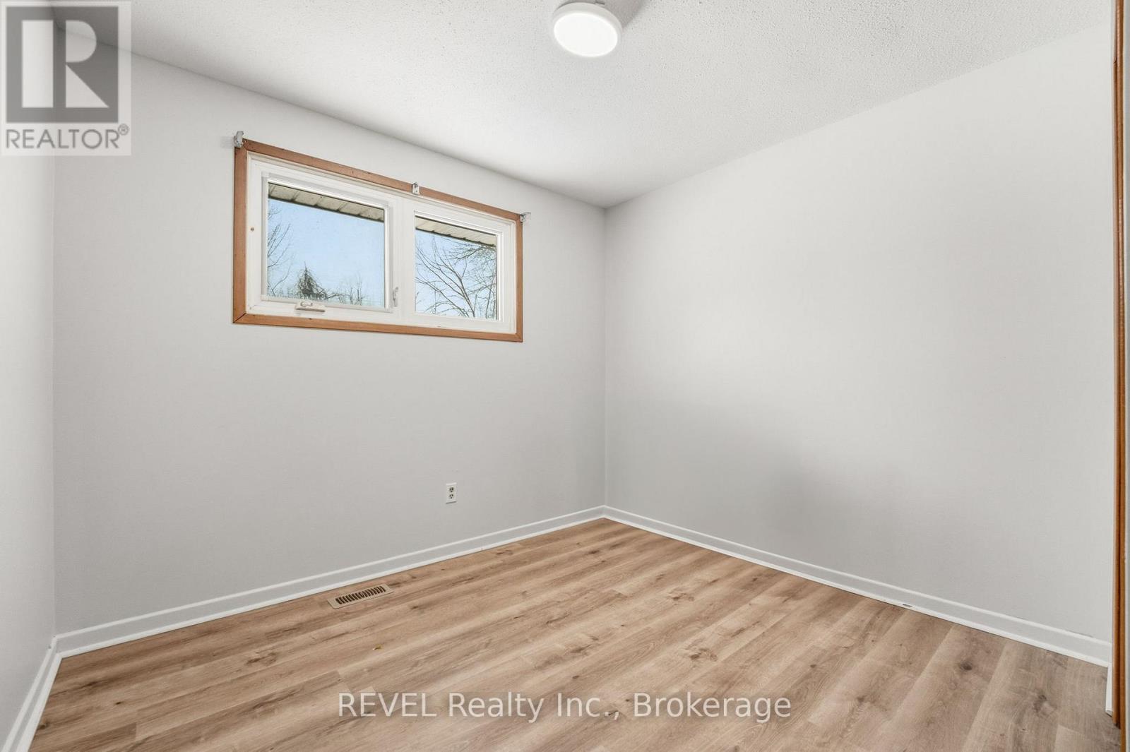 1154 Tenth Street, Fort Erie, Ontario  L2A 6B1 - Photo 13 - X12743184