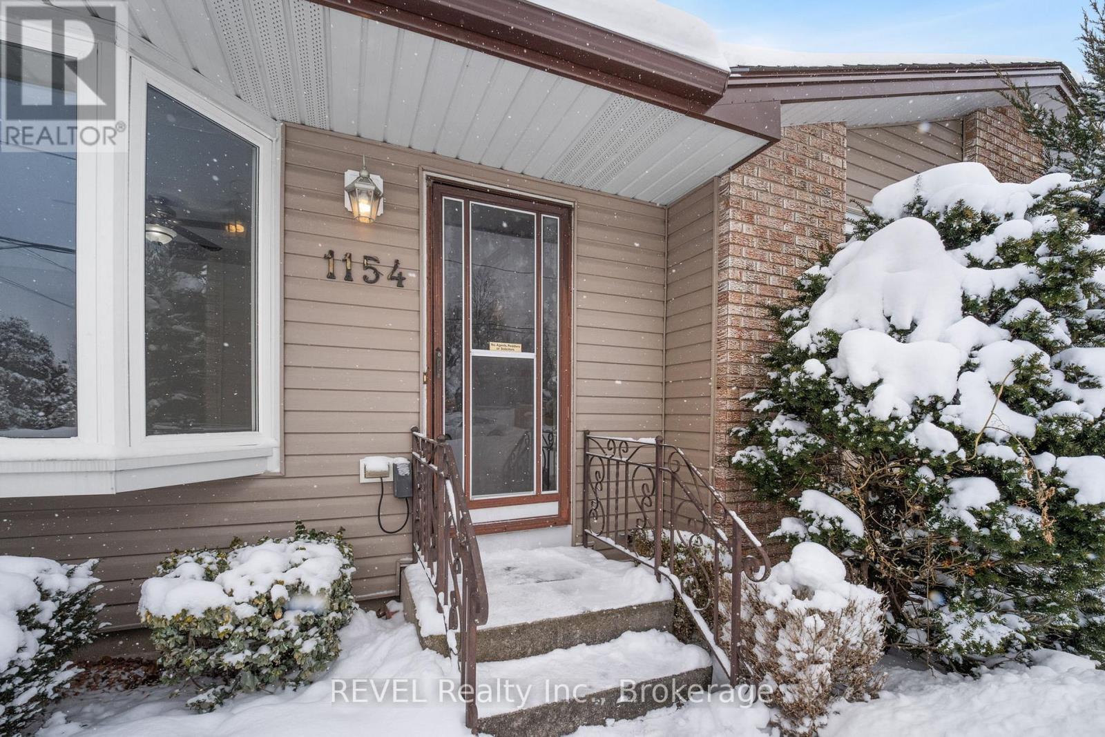 1154 Tenth Street, Fort Erie, Ontario  L2A 6B1 - Photo 3 - X12743184