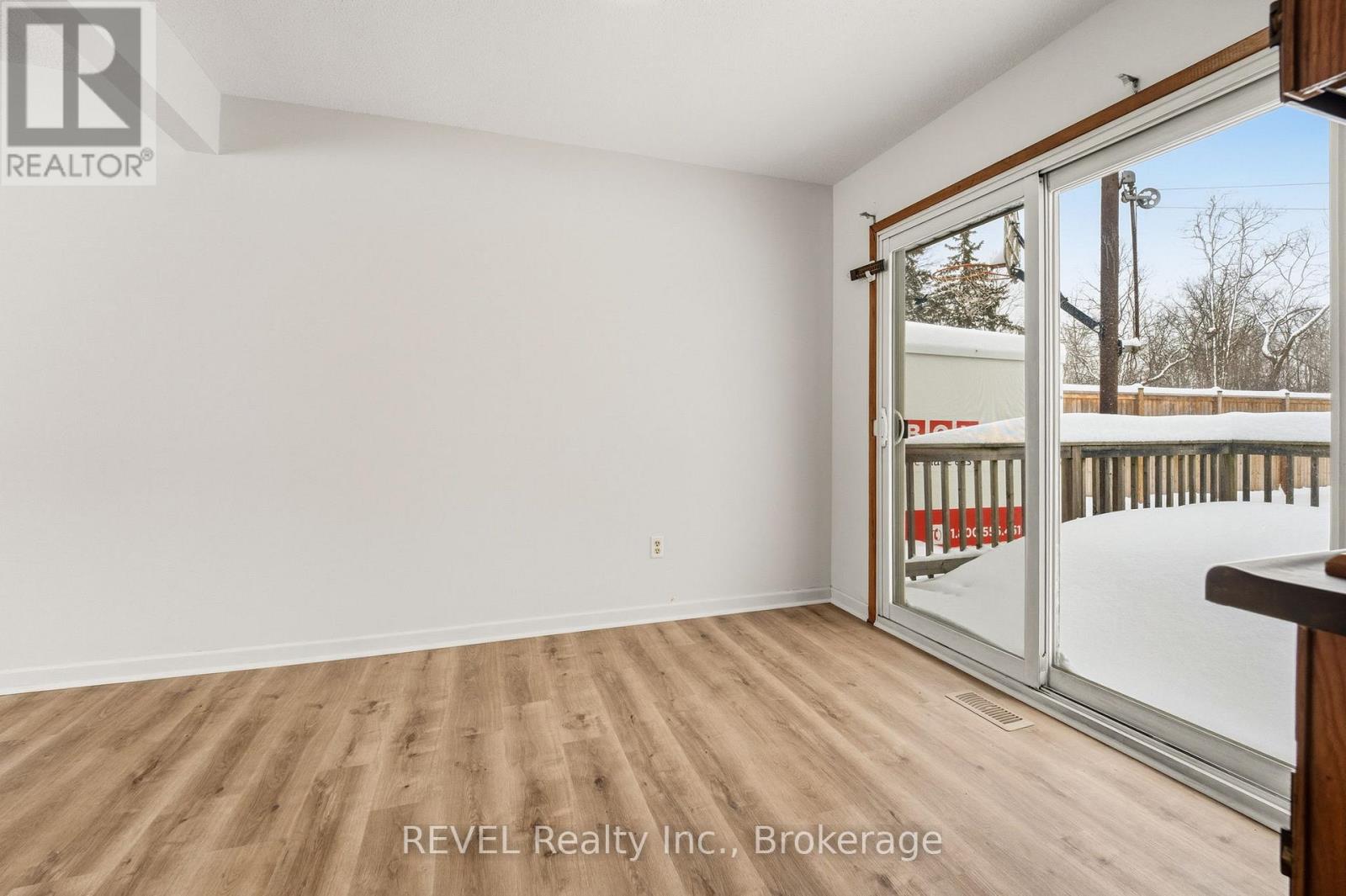 1154 Tenth Street, Fort Erie, Ontario  L2A 6B1 - Photo 7 - X12743184