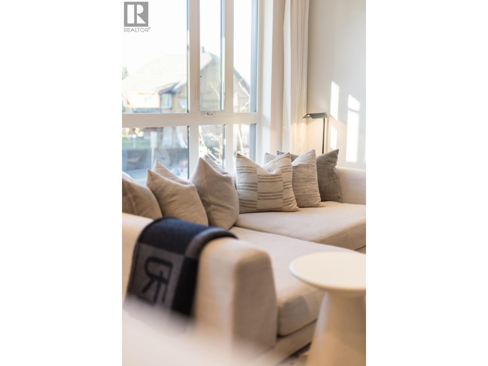 3914 Dumfries Street, Vancouver, British Columbia V5N 0J1 - Photo 3 - R3084919