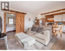 716/718 HILLCREST ROAD, Gibsons, British Columbia