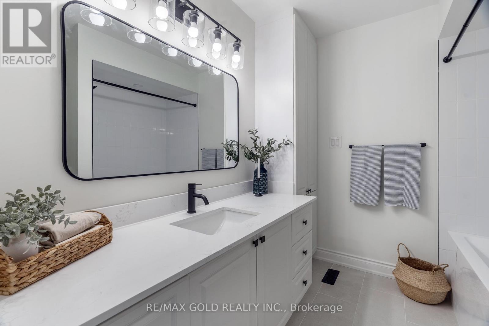 1138 Sawgrass Crescent, Mississauga, Ontario  L5C 3V4 - Photo 37 - W12739916