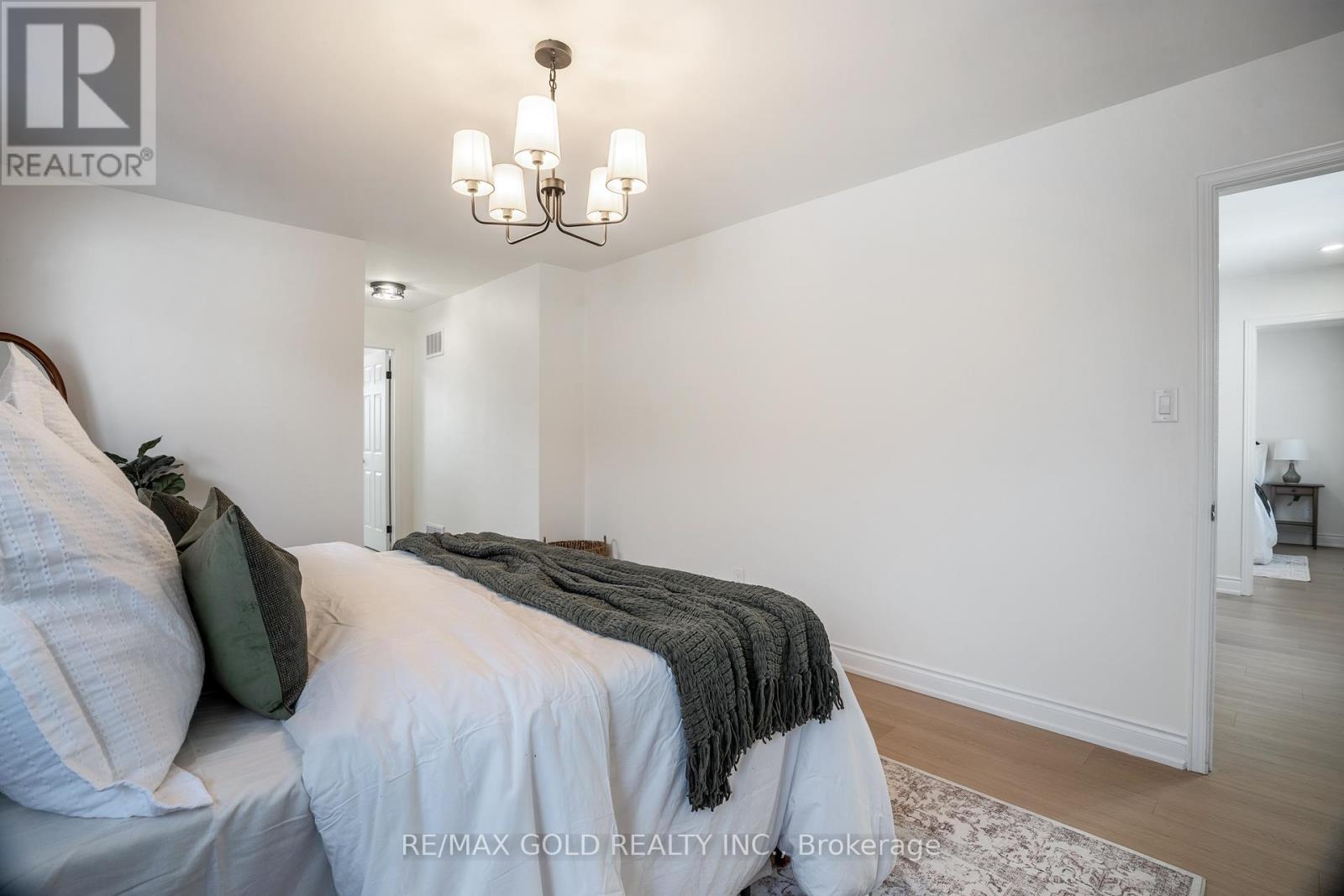 1138 Sawgrass Crescent, Mississauga, Ontario  L5C 3V4 - Photo 25 - W12739916