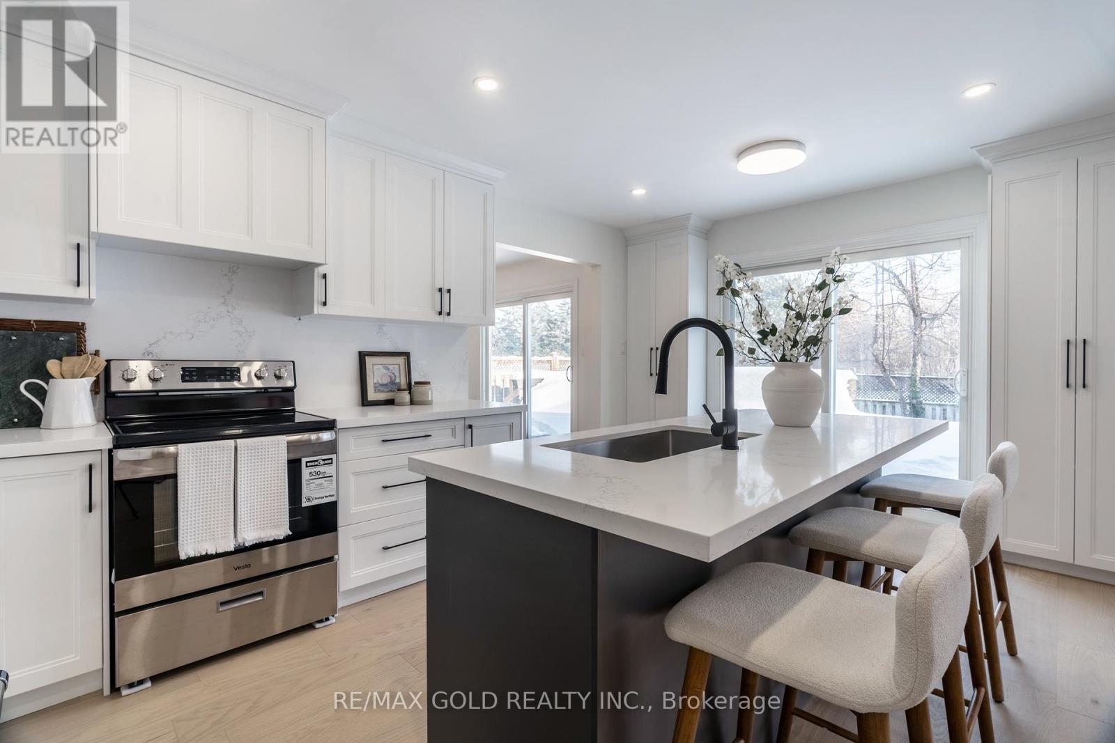 1138 Sawgrass Crescent, Mississauga, Ontario  L5C 3V4 - Photo 7 - W12739916