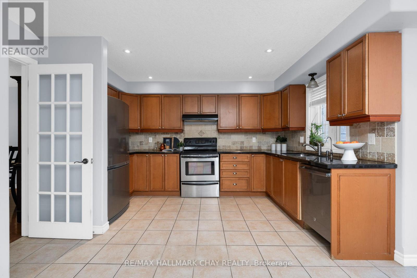 77 Sovereign's Gate, Barrie (Innis-Shore), Ontario  L4N 0Y9 - Photo 9 - S12743162